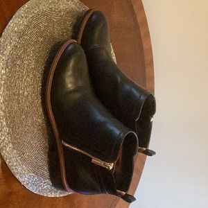 Tommy Hilfiger booties